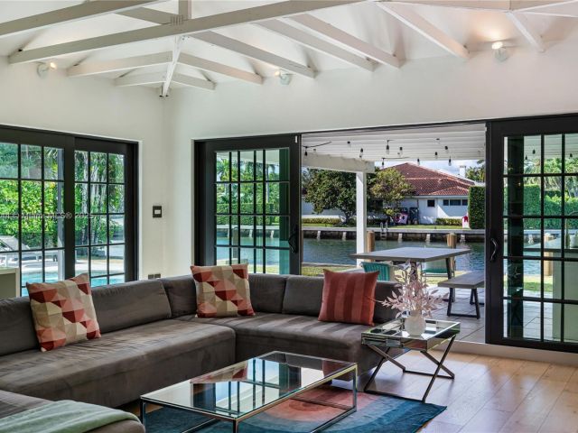 Дом в аренду по адресу 524 Oleander Dr - фото 5524067