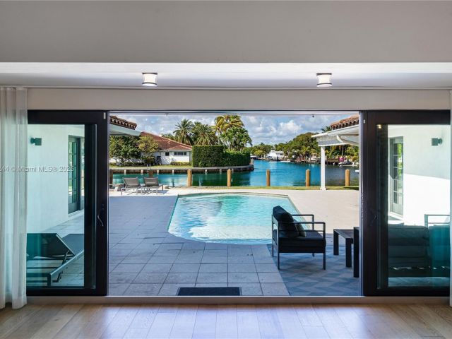 Дом в аренду по адресу 524 Oleander Dr - фото 5524074