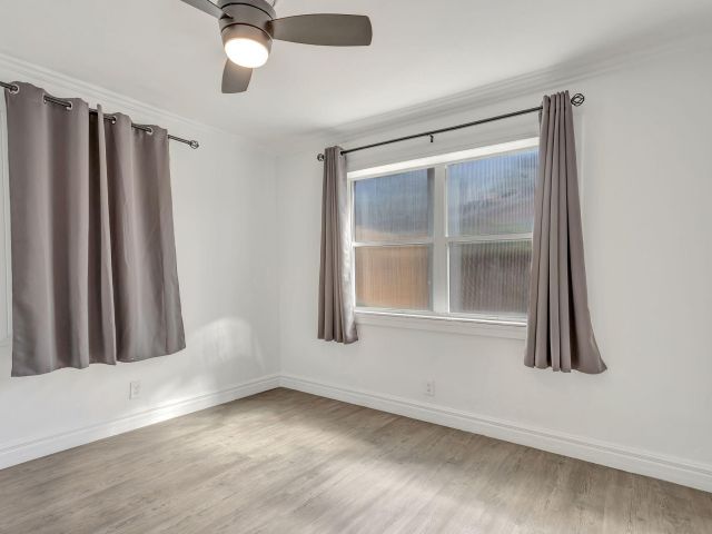 Продажа дома по адресу 1649 NE 31st Street - фото 6282396