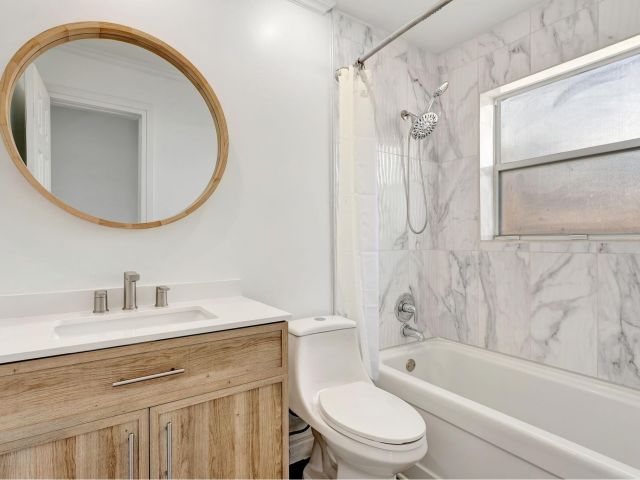 Продажа дома по адресу 1649 NE 31st Street - фото 6282397