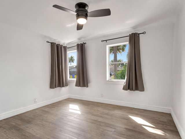 Продажа дома по адресу 1649 NE 31st Street - фото 6282399