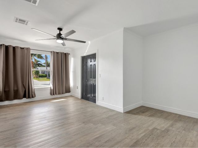 Продажа дома по адресу 1649 NE 31st Street - фото 6282403