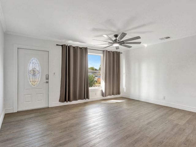 Продажа дома по адресу 1649 NE 31st Street - фото 6282407