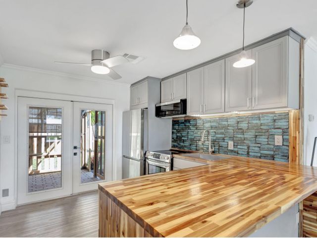 Продажа дома по адресу 1649 NE 31st Street - фото 6282408