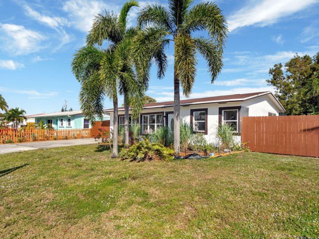 Продажа дома по адресу 1649 NE 31st Street - фото 6282412