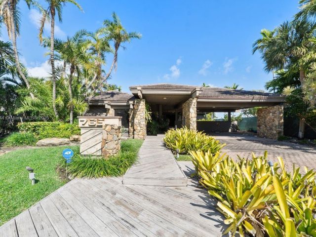 Продажа дома по адресу 765 N Shore Dr - фото 5517629