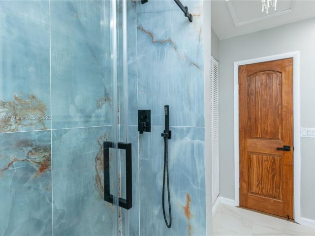 Продажа дома по адресу 1507 Harding St - фото 5753456