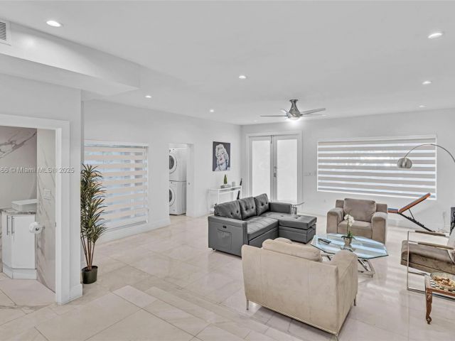 Продажа дома по адресу 1044 NW N River - фото 6138480