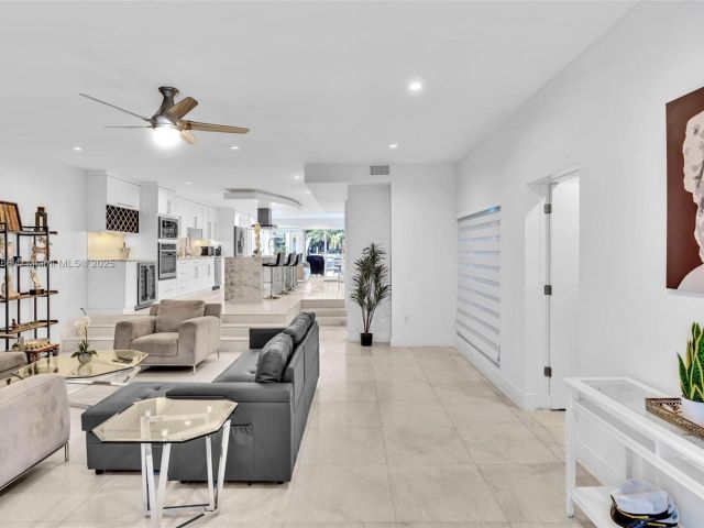 Продажа дома по адресу 1044 NW N River - фото 6138481