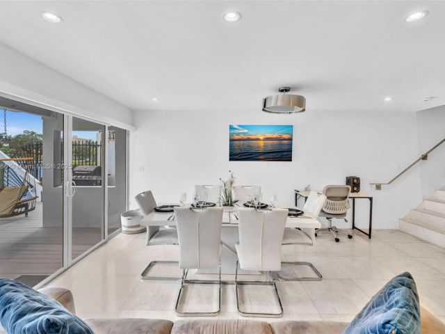 Продажа дома по адресу 1044 NW N River - фото 6138484