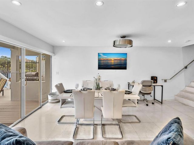 Продажа дома по адресу 1044 NW N River - фото 6138485