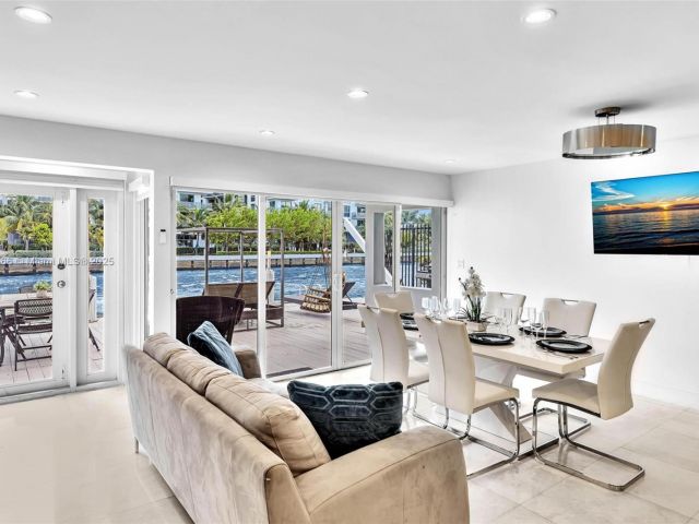 Продажа дома по адресу 1044 NW N River - фото 6138486