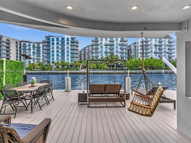 Продажа дома по адресу 1044 NW N River - фото 6138489