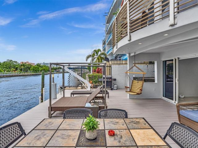 Продажа дома по адресу 1044 NW N River - фото 6138490