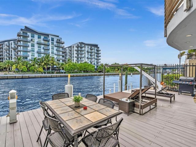 Продажа дома по адресу 1044 NW N River - фото 6138492