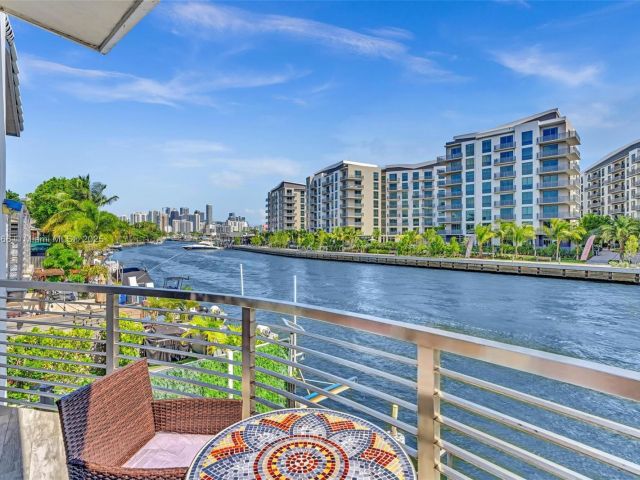 Продажа дома по адресу 1044 NW N River - фото 6138493