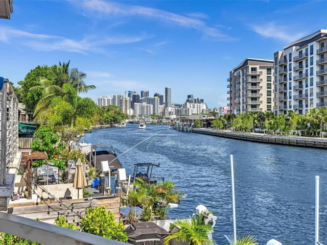 Продажа дома по адресу 1044 NW N River - фото 6138494