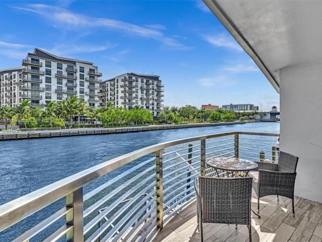 Продажа дома по адресу 1044 NW N River - фото 6138498