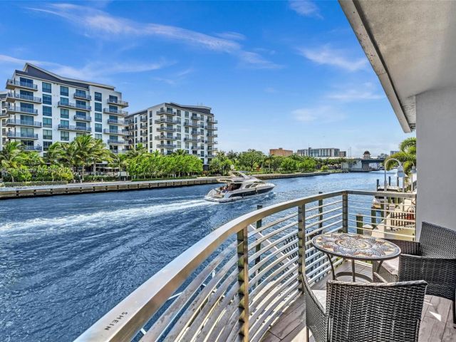 Продажа дома по адресу 1044 NW N River - фото 6138499