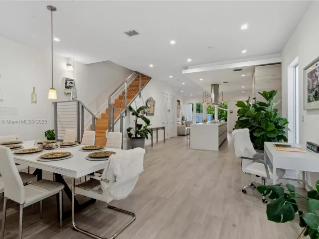 Дом в аренду по адресу 3575 SW 23rd St 3575 - фото 7345285