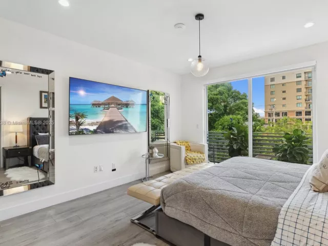 Дом в аренду по адресу 3575 SW 23rd St 3575 - фото 7345288