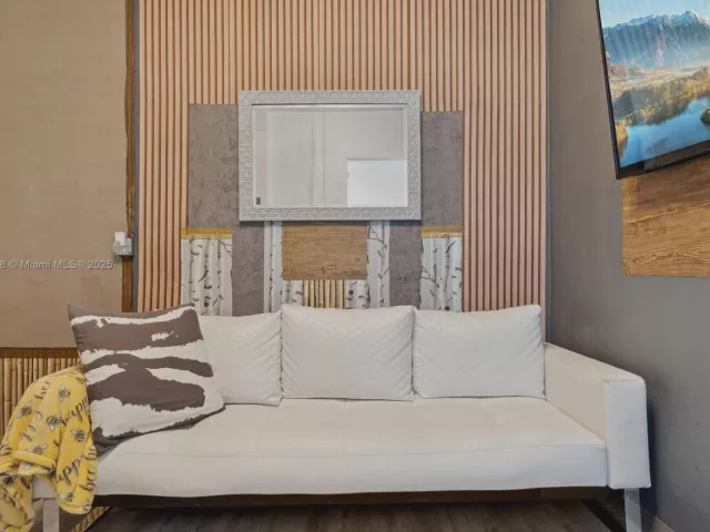 Дом в аренду по адресу 3575 SW 23rd St 3575 - фото 7345289