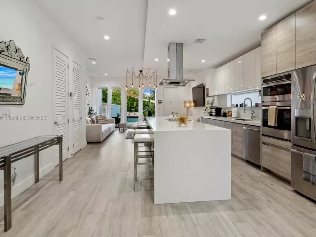 Дом в аренду по адресу 3575 SW 23rd St 3575 - фото 7345274