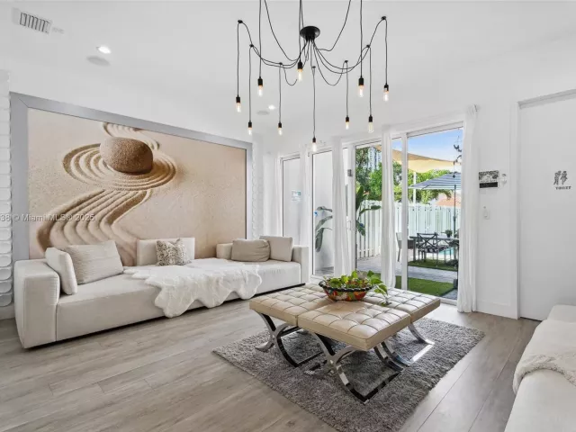 Дом в аренду по адресу 3575 SW 23rd St 3575 - фото 7345276