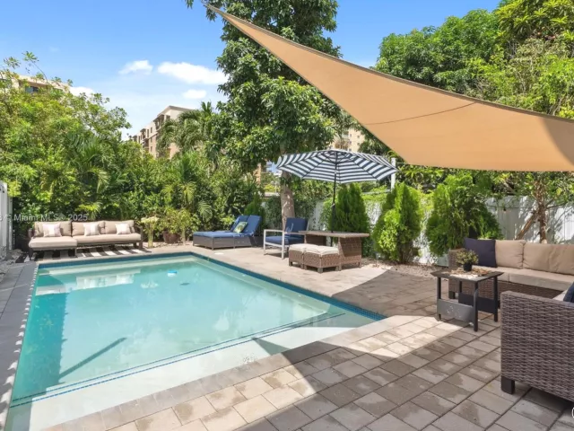 Дом в аренду по адресу 3575 SW 23rd St 3575 - фото 7345277