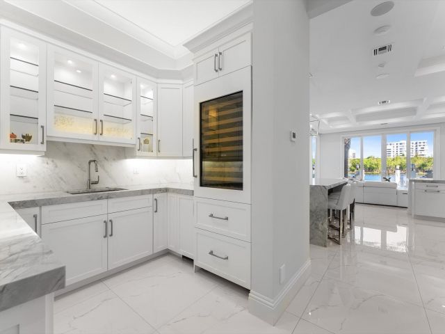 Продажа дома по адресу 7212 NE 8th Drive - фото 5941134