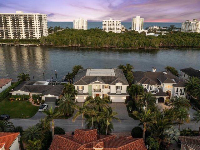 Продажа дома по адресу 7212 NE 8th Drive - фото 5941150