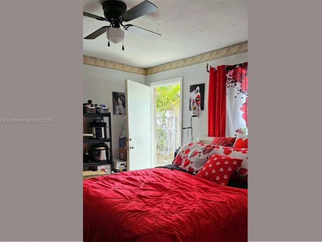 Продажа дома по адресу 3015 SW 24th Ter - фото 5831507