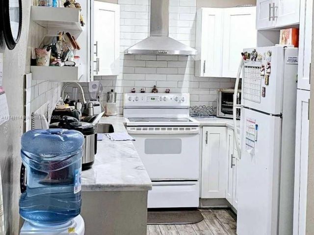 Продажа дома по адресу 3015 SW 24th Ter - фото 5831512