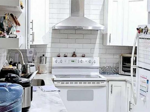 Продажа дома по адресу 3015 SW 24th Ter - фото 5831513