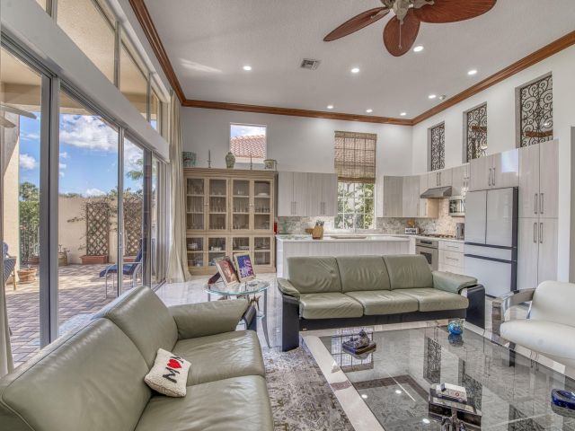 Продажа дома по адресу 7976 Via Villagio - фото 6538181