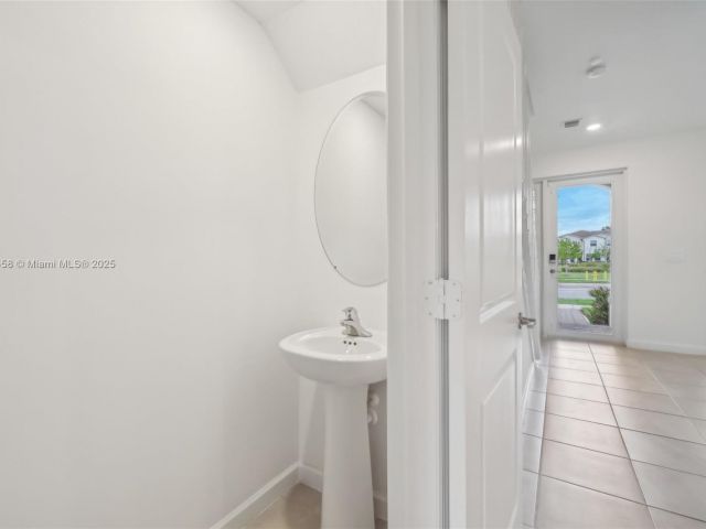 Продажа дома по адресу 26447 SW 148th Ave . - фото 5704214