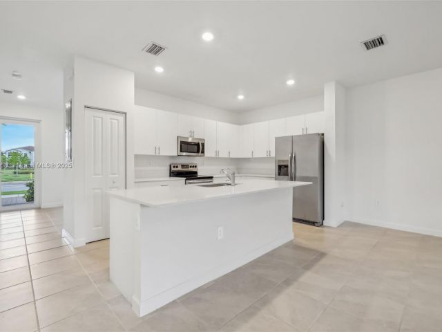 Продажа дома по адресу 26447 SW 148th Ave . - фото 5704216