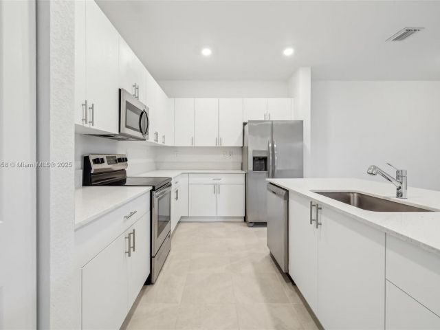 Продажа дома по адресу 26447 SW 148th Ave . - фото 5704218