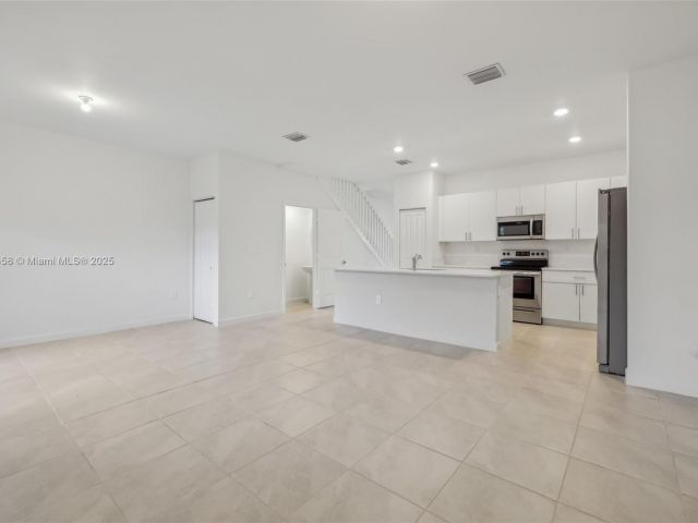 Продажа дома по адресу 26447 SW 148th Ave . - фото 5704219