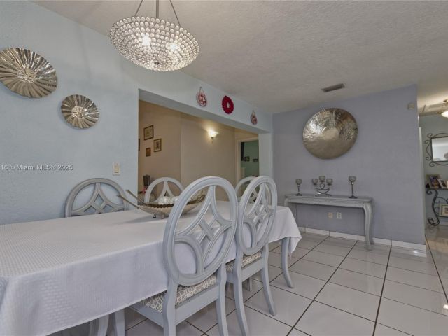 Продажа дома по адресу 10745 Westwood Lake Dr - фото 5781041