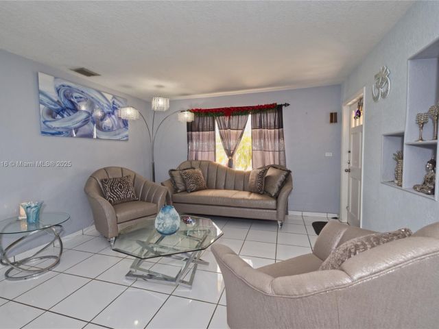 Продажа дома по адресу 10745 Westwood Lake Dr - фото 5781042