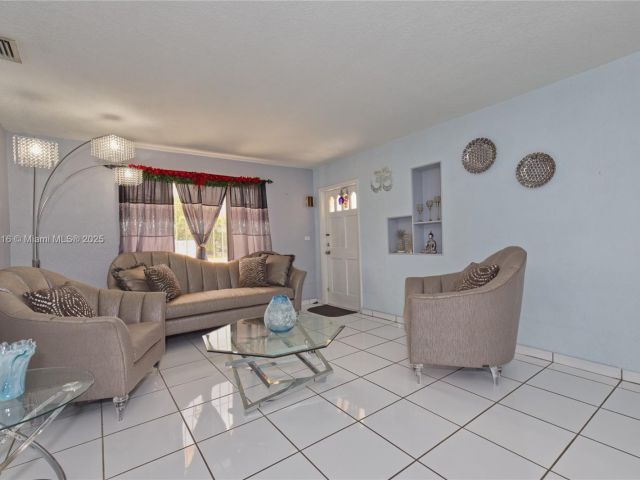 Продажа дома по адресу 10745 Westwood Lake Dr - фото 5781044