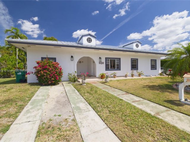 Продажа дома по адресу 10745 Westwood Lake Dr - фото 5781052