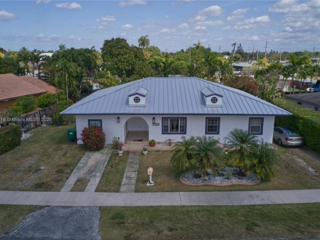 Продажа дома по адресу 10745 Westwood Lake Dr - фото 5781057