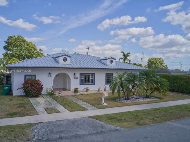 Продажа дома по адресу 10745 Westwood Lake Dr - фото 5781059