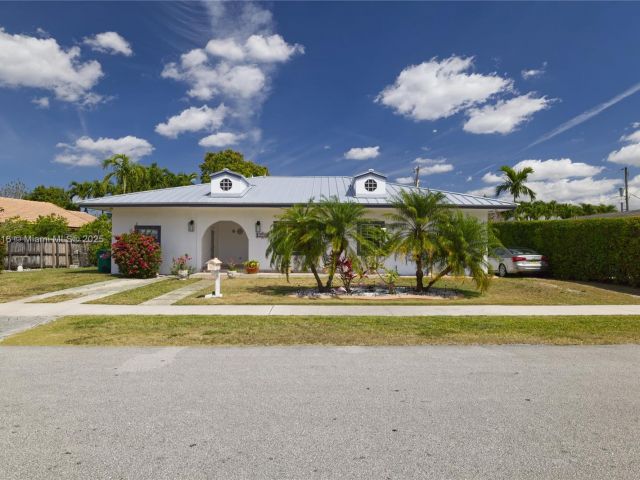 Продажа дома по адресу 10745 Westwood Lake Dr - фото 5781060