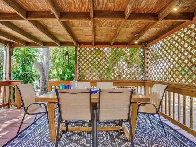 Продажа дома по адресу 110 SW 5th St - фото 5523203