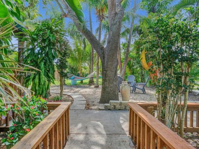 Продажа дома по адресу 110 SW 5th St - фото 5523205