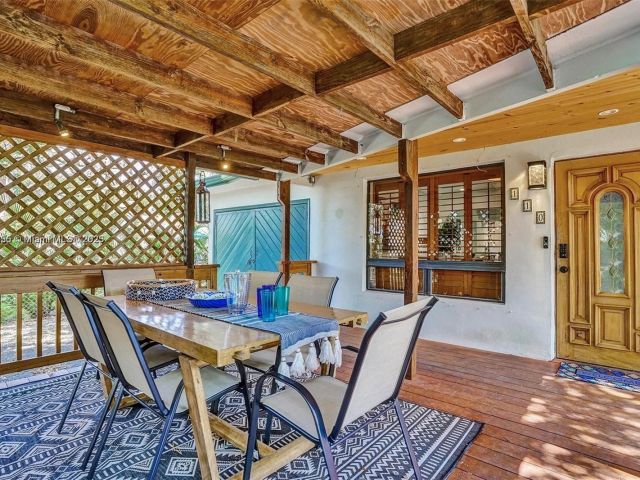 Продажа дома по адресу 110 SW 5th St - фото 5523206