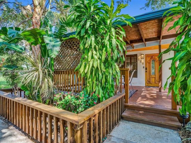 Продажа дома по адресу 110 SW 5th St - фото 5523208